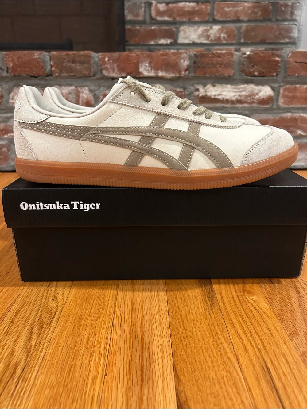 Onitsuka Tiger by Asics Tokuten Men’s Beige & Tan Low-Profile Sneaker SIZE: 11M